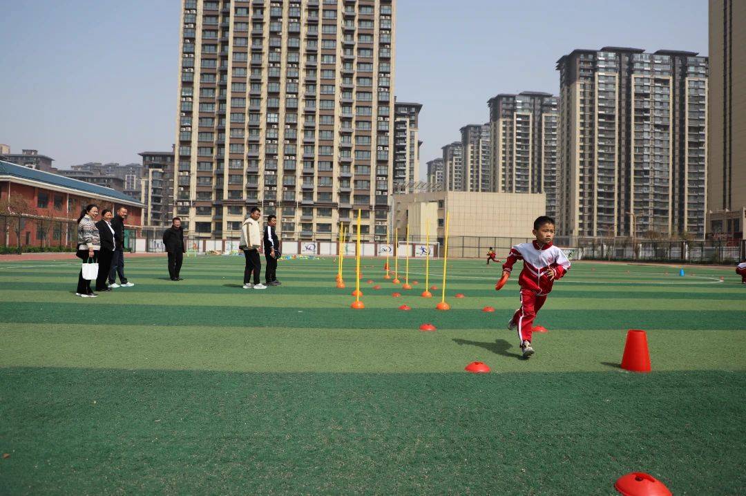 东明县开展少儿趣味田径培训活动