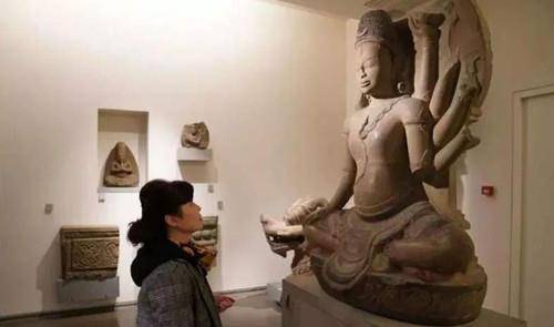 原创他靠卖文物发财一生周旋于15岁妻子34岁岳母之间晚年不敢回国