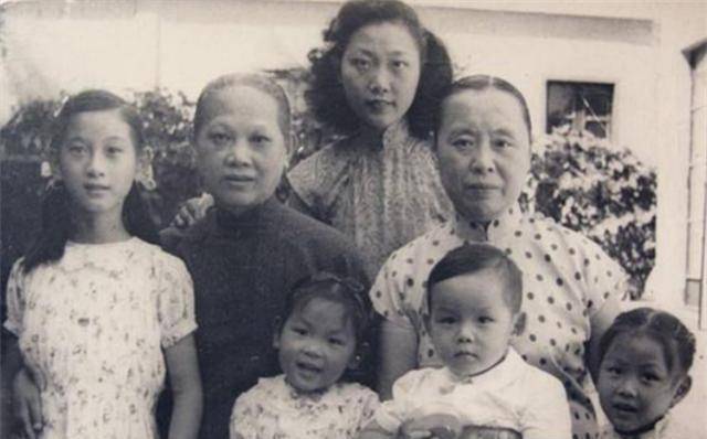 张幼仪离婚后四哥为她舍屋二哥帮她安排闲职八弟送她公司