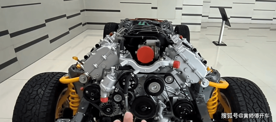这台发动机,大家都说是逆向研发陆巡的1ur-fe,从参数上看确实一模一样