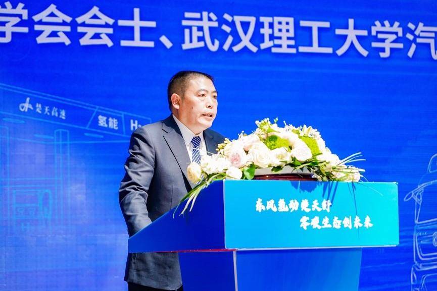 湖北交通投资集团有限公司党委副书记,总经理叶战平,在活动现场致辞中