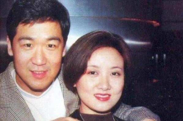 1988年,张国立分手原配恋上邓婕,原配一句话,致使邓婕一生无子_罗秀春