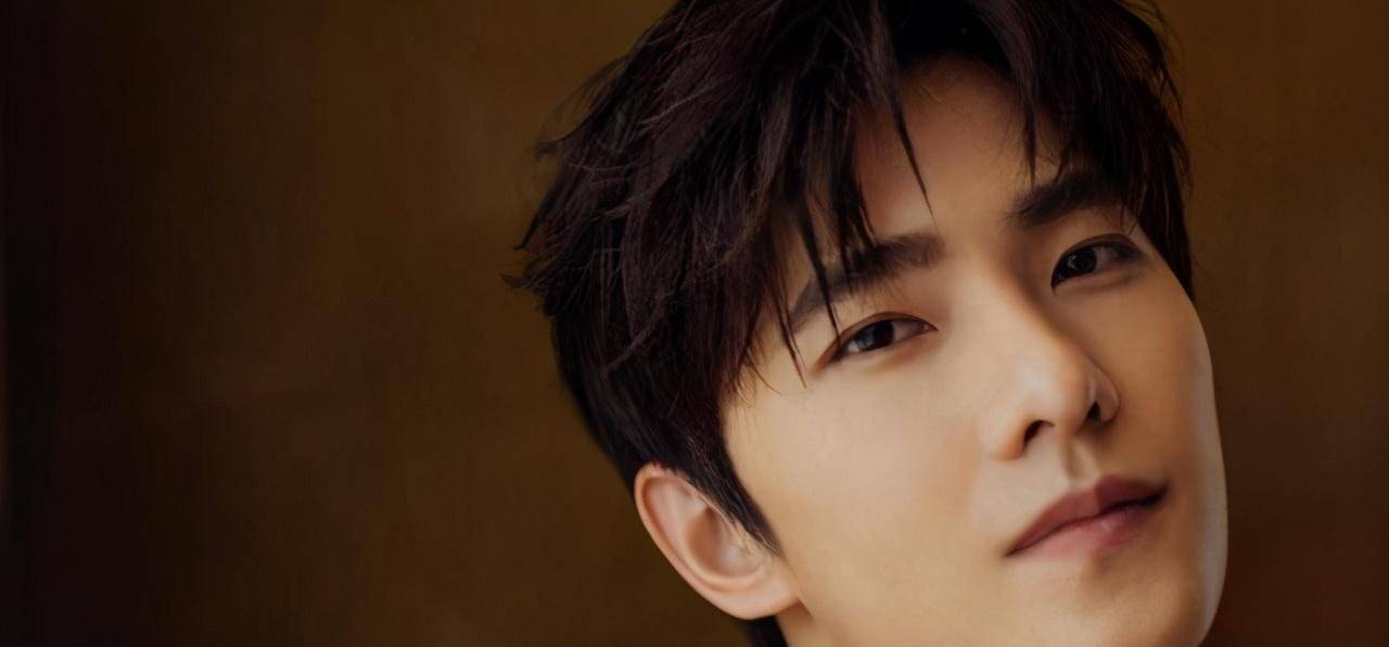 原创杨洋蜡像被年轻女粉丝骚扰被人指责后该女子称忍不住