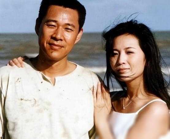 原创成龙断崖式衰老现老年斑张丰毅高压锻炼肌肉健硕居然是同龄人