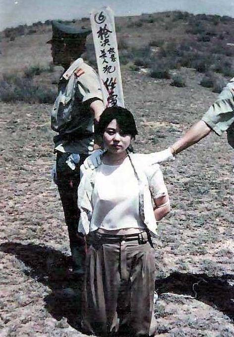 原创花季少女行刑前突然主动张开嘴众人不解行刑士兵却懂了