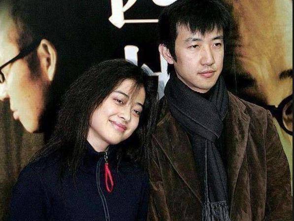 与大导演结婚7年无子,再婚生下一儿一女,今44岁被宠成小公主_梅婷