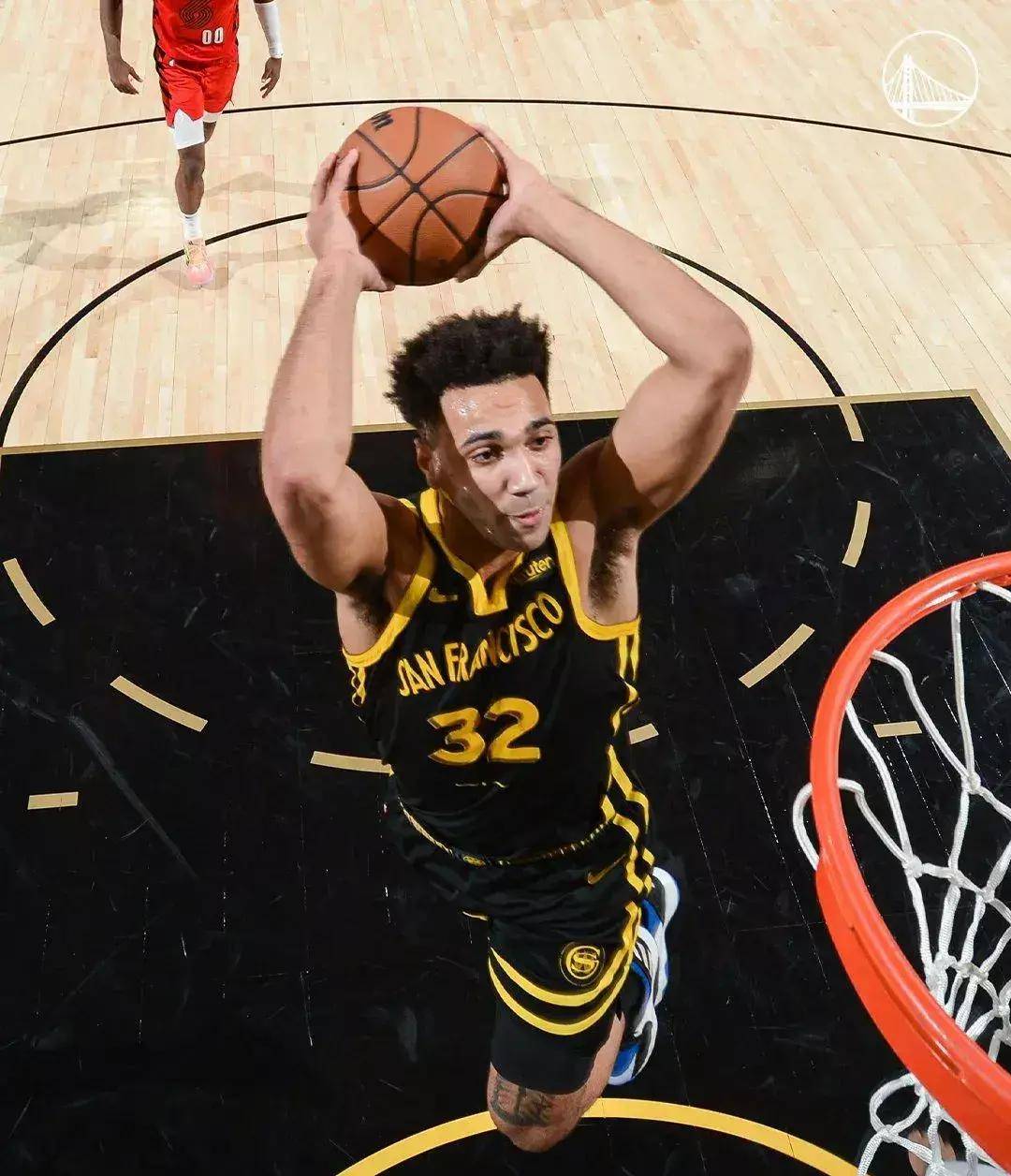 戴维斯准两双送三火锅!勇士终于有了靠谱中锋!