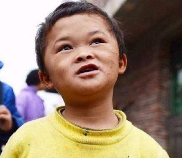 原创那位长相酷似马云的小男孩曾走红各大网络平台现在如何