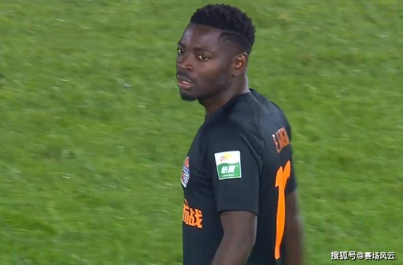 下半场易边再战,刚开场青岛海牛就进球了,马兴煜一脚扫射,康瓜推射