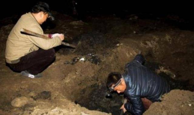 原创古代盗墓贼有何忌讳这位农民挖到一个瓶子整个村子因此要搬迁