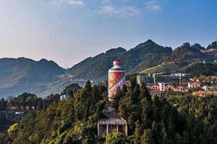 万吨产能的酱酒品牌:酱酒热下的品牌实力与产能布局_茅台_生产_郎酒