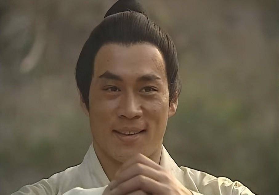 54岁"武松"丁海峰曝光:在美国树林砍柴烤肉,美国豪宅尽显气派