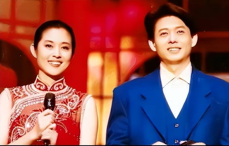 程前复出阵势大倪萍杨澜王雪纯3位老将型女主播全体出镜站台