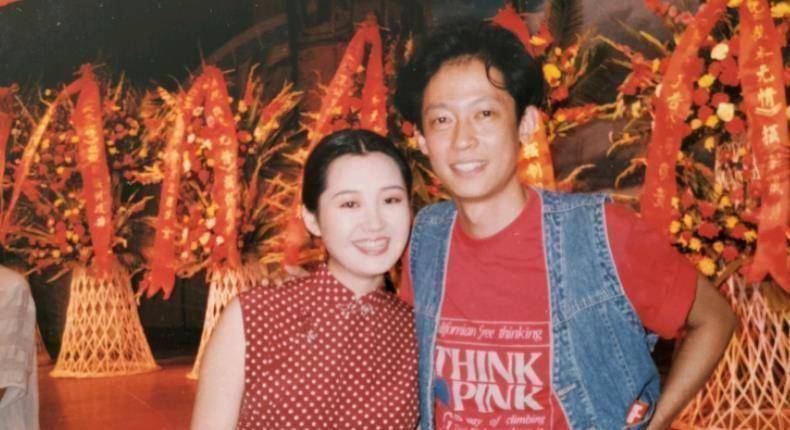 然而,浪漫了半生的王志文,后来却嫁给了观众不太了解的模特陈建红.