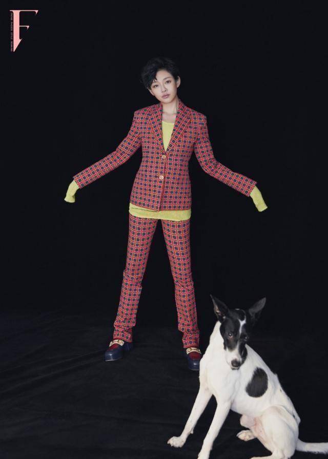 原创43岁大s剪超短发拍大片表情搞怪俏皮活力新风格比杉菜还少女