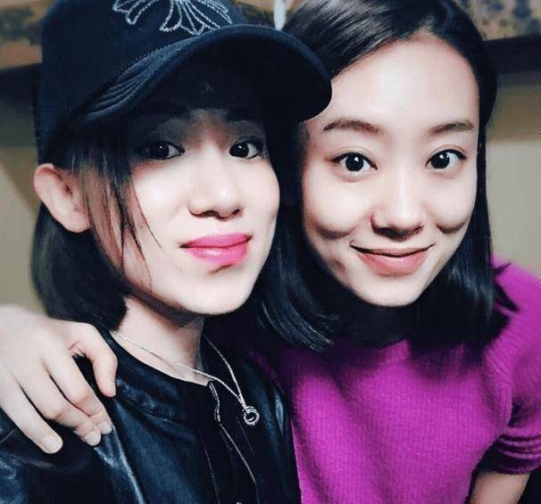 被赵本山捧了8年爆红,如今和儿子相依为命_表演_二人转_明星