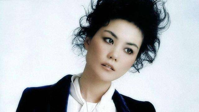 原创原创50岁王菲蹦迪超嗨有这么一种女人只是适合欣赏并不适合结婚