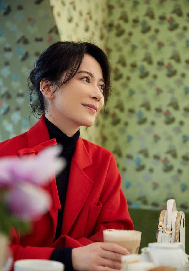 俞飞鸿人设崩塌?对外称不婚其实儿子已30,男友身份特殊不能娶她