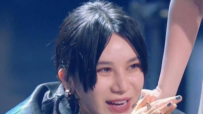 《王牌》搞重聚情怀,许飞边拿钱边拆台,尚雯婕惊喜变"惊吓"_谭维维