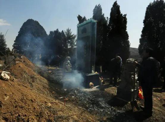 原创俗话女儿莫要去上坟小心断了娘家门女人为什么不能上坟