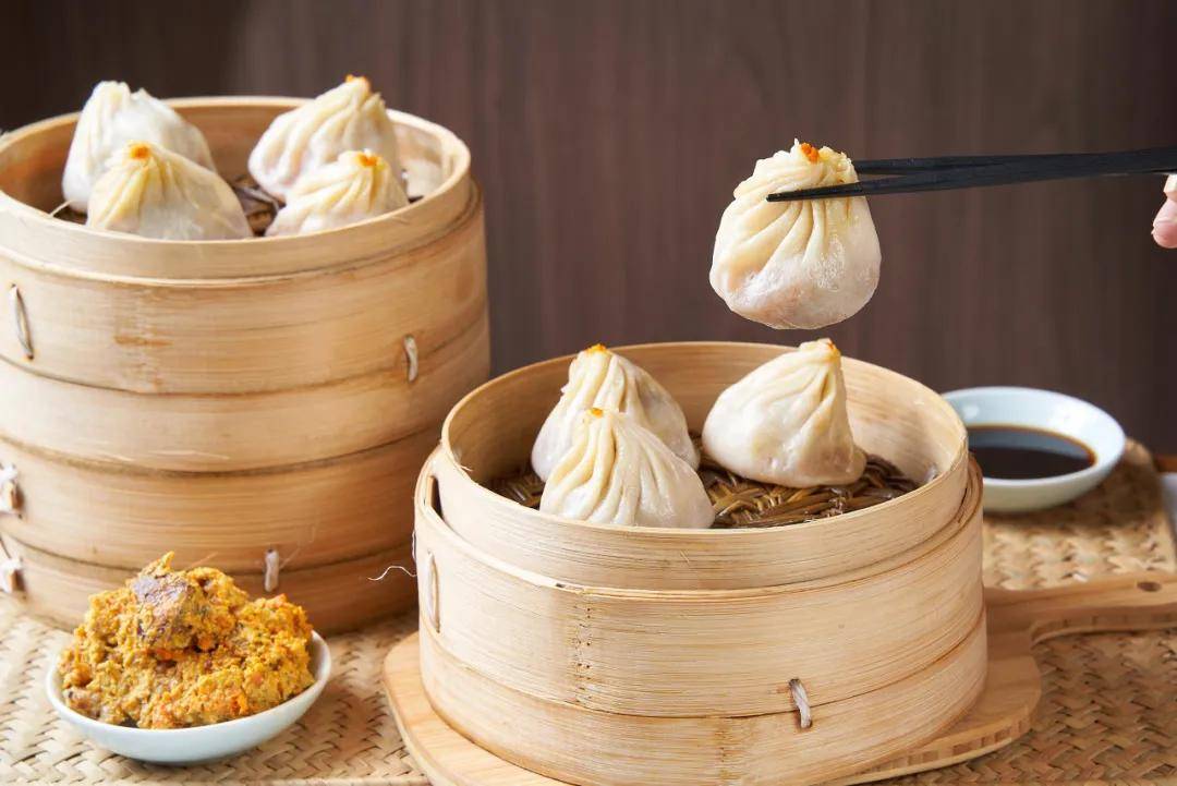 在南长街上还能寻到无锡丰富的地道美味噢,无锡小笼,蟹粉馄饨.