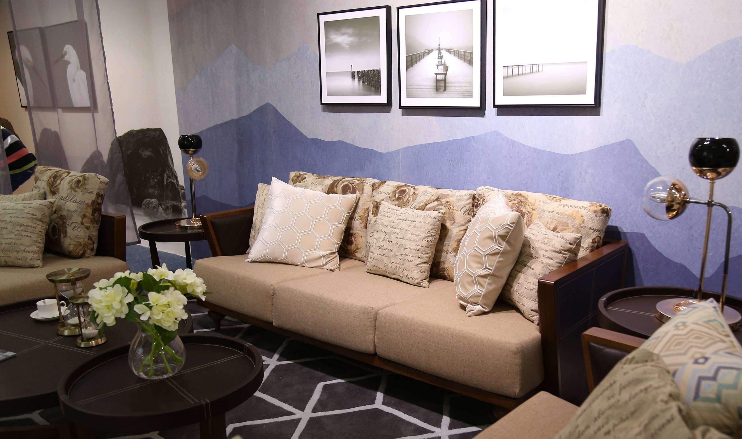 小户型简装修就自然美挂画让墙面不再平庸让家居变得有味道