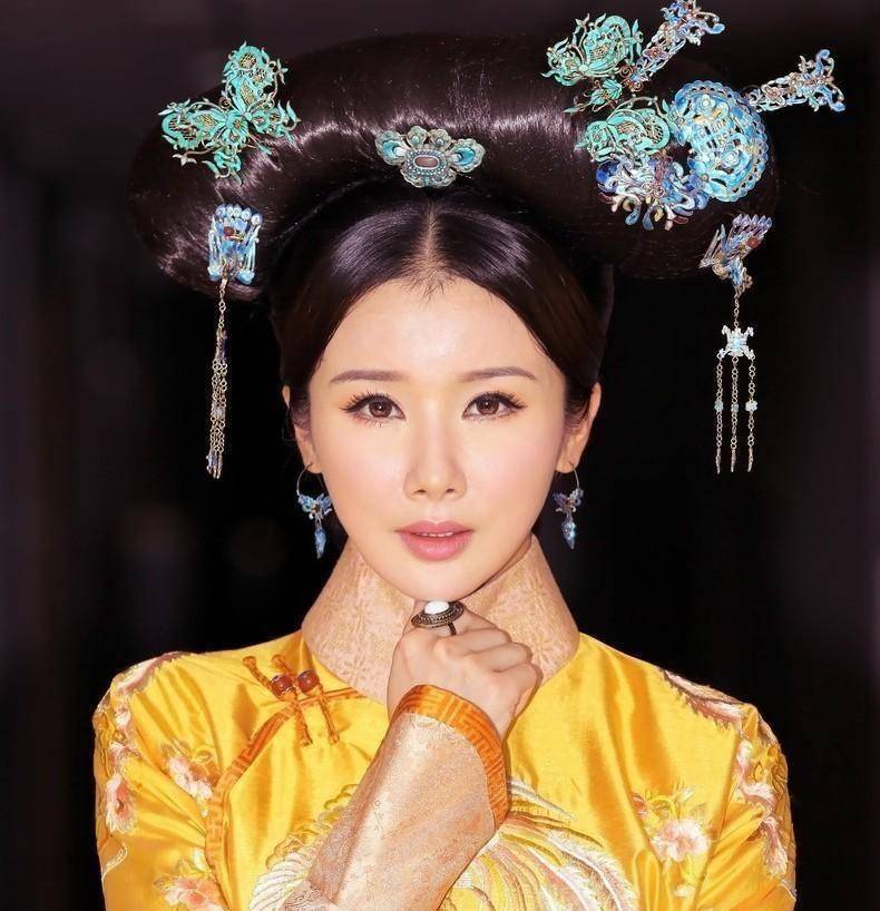 自从孙菲菲结婚以后,就息影了,在家过上富太太的生活,开始相夫教子了.