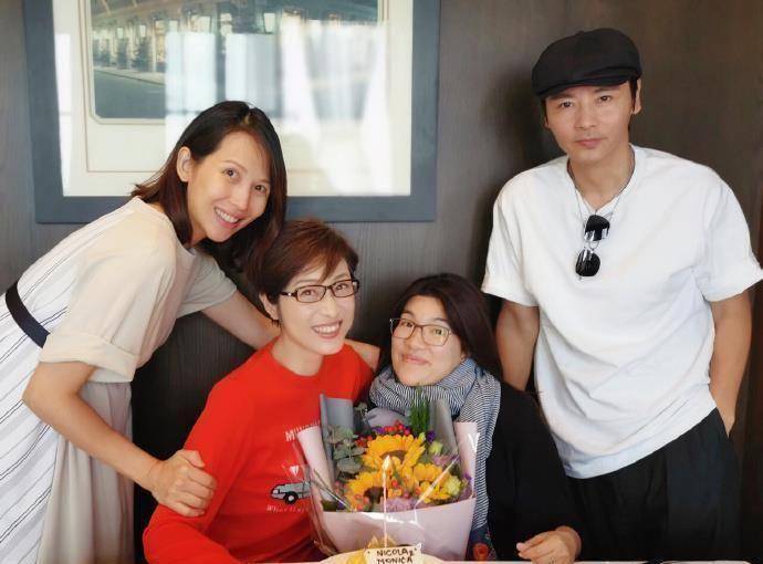 原创46岁蔡少芬晒旧照三胎产房照大不同老公张晋白t惹关注