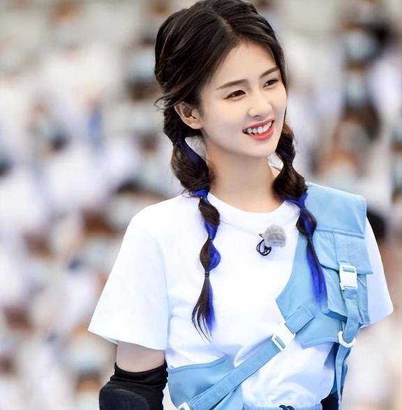 原创杨颖终成为内娱弃儿软封杀后迎来复出地位疯狂降级不如杨超越