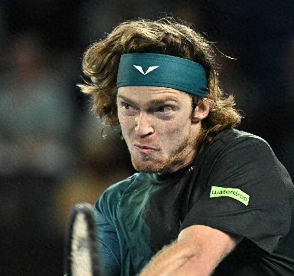 原创接连被爆冷卢布列夫被迪拜玩了心态