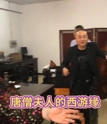 原创西游记剧组重聚唐僧身材发福严重六小龄童起身迎接陈丽华