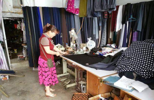 原创40平米的裁缝店,母亲用双手成就了我的梦想!_布料_衣服_裤子