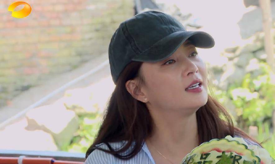 原创42岁殷桃脱离滤镜参加《中餐厅》,扯下多少"美颜女"的遮羞布?