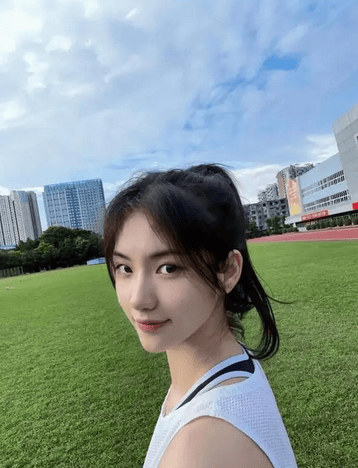 体坛颜值天花板夏思凝172cm的黄金臀腿比秒杀内娱女星