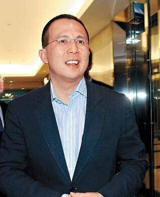 原创50岁的小超人李泽楷花上1亿讨港姐新欢开心盘点历任楷女郎