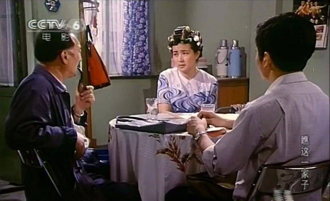 前来买书的工人络绎不绝,连一向喜欢偷懒的老病号,也开始变得爱看书了