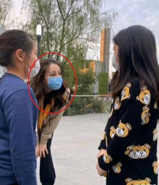 原创迪丽热巴录极限挑战一直捂的地方女生都懂真难为你了