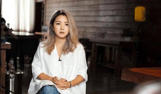 原创原创34岁何洁晒同母异父3个孩表示养不起网友却说自作自受