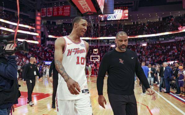 火箭主教练乌度卡支持杰伦格林称战术提升关键