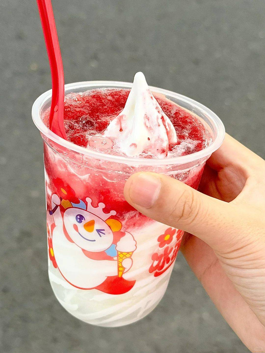 蜜雪冰城草莓圣代的夏日:脆啵啵的美味