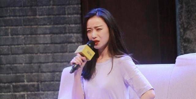 原创原创31岁倪妮七夕上节目也太节约高马尾穿199绿色卫衣我彻底服了