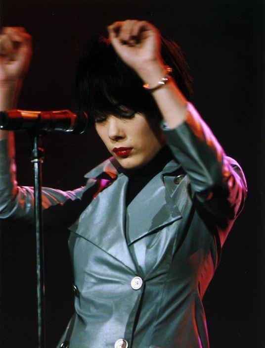 原创向雪怀首次见关淑怡就写歌表白关淑怡在演唱会上唱完哭得像孩子