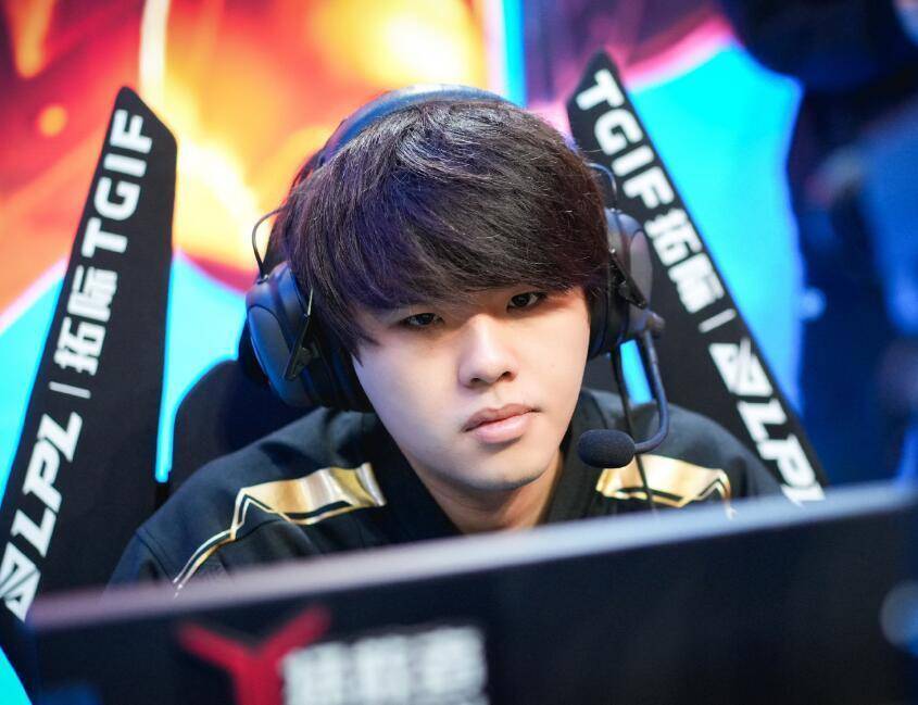 原创rng下路组合职业态度有问题lwx一周训练5场小明只有3场