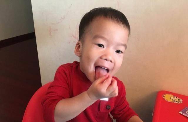 如果生了儿子就叫无所谓,生了女儿就叫无懈可击,吴京是不太喜欢小鲜肉