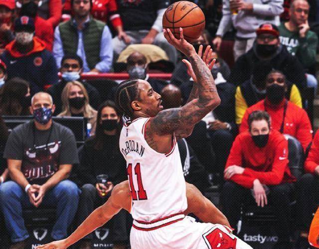 拉文打板回敬2分,兰德尔强攻得手,鲍尔抢投三分入网,罗斯拉杆终于帮助