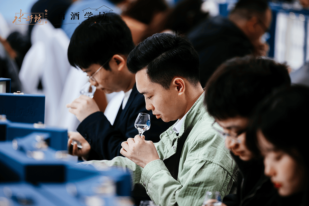 原创白酒学坊第一坊一周年水井坊再迎锦城春八方客