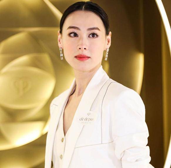 原创梁洛施奶奶曝光曾拒绝母女进门今为孙女千亿家产决定万里认亲