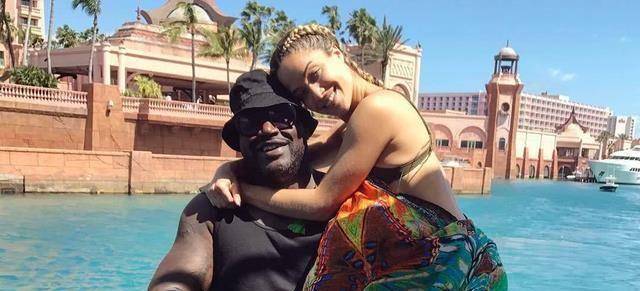 原创原创47岁奥尼尔女友身高1米6身材娇小300斤体重差距依旧恩爱