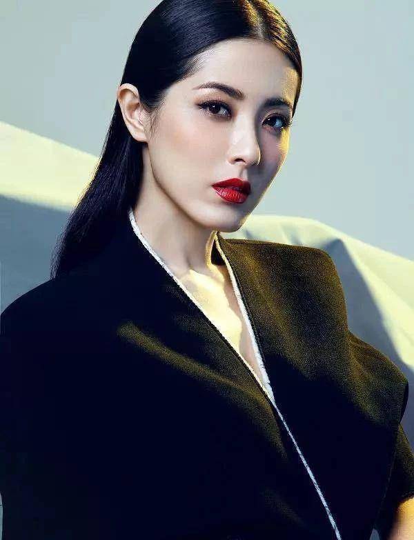 原创原创43岁曾黎出道19年不愠不火感情一波三折至今单身