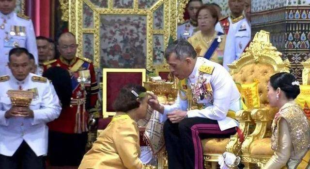 毕竟尼泊尔王室的覆灭太过荒唐,加上玛哈一直以来顺丰顺水没受过半点